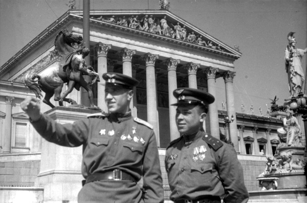 13 апреля 1945. Освобождение Вены от немецко-фашистских захватчиков. 