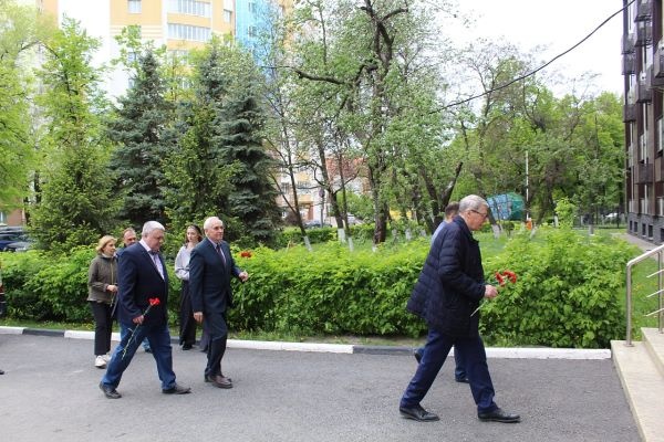 В Рязани почтили память Героя СССР полковника госбезопасности Алексея Ларионова.